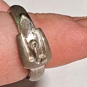 Rings shaped like a belt  Avon